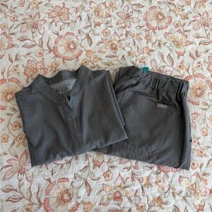 Figs Graphite scrub set.